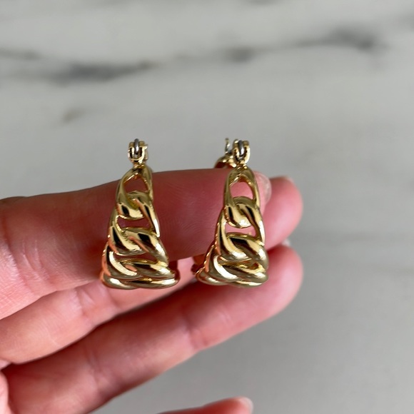 Gold Chainlink Hoops - Picture 4 of 5